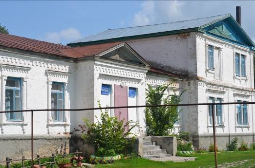 Здание бывшей школы села Урусово ( в настоящее время здесь находится сельский дом культуры). 2013 г.